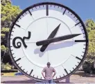  ?? CHARLES KRUPA/ASSOCIATED PRESS ?? Workers at the Electric Time Co. in Medfield, Massachuse­tts, test a 20-foot clock, built for a new train station in Bangkok before shipment.