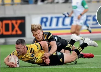  ?? GETTY IMAGES ?? Luke Campbell has made the Hurricanes No 9 jersey his own this year.