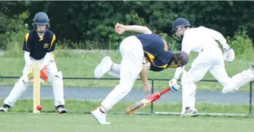  ??  ?? Above: Koo wee rup keeper Brody Smith looks to collect the throw as Liam Serong makes his ground from a quick single.