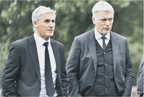  ?? Pictures: David Lowndes ?? West Ham United manager David Moyes right, and his West Ham assistant coach Alan Irvine attended the funeral of Robbie Cooke.