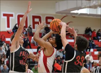  ?? PHOTO BY ROBERT CASILLAS ?? Hudson Mays (middle) and No. 4Redondo will host Bishop Diego tonight in the first round of the 2A playoffs.