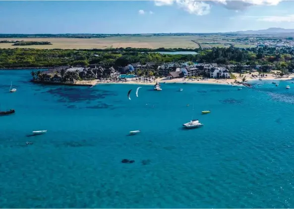  ?? © Dimitri Rault ?? Retour à terre après une journée de course en passant devant le Preskil Island Resort.