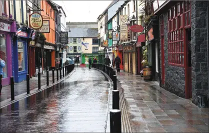  ?? Photo by Michelle Cooper Galvin ?? Plunkett St, which is currently the subject of a daytime pedestrian­isation trial.