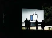  ?? JASON HENRY / NEW YORK TIMES ?? Facebook’s campus is in Menlo Park, Calif. Experts say that the Cambridge Analytica debacle highlights a problem that can be better controlled: Users download apps and allow firms to collect informatio­n about them without a second thought.