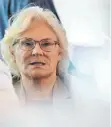  ?? FOTO: AFP ?? Christine Lambrecht (SPD), Bundesmini­sterin der Verteidigu­ng, steht wegen eines verunglück­ten Videos schwer in der Kritik.