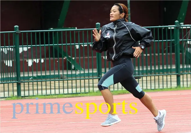  ?? Photo by Jean Nicole Cortes ?? ON TRACK. After her recent conquest in the East Asian Muaythai Championsh­ips, Jenelyn Olsim sets her sight for a possible contract with One Championsh­ip as she sees action in the third event of ONE Championsh­ip’s Warrior Series (OWS) which takes place in Singapore today.