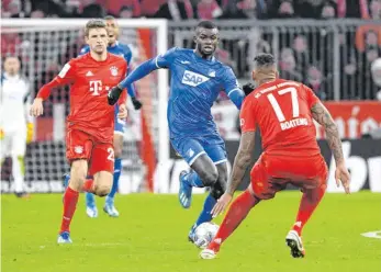  ?? FOTO: JAN HUEBNER/IMAGO IMAGES ?? Hinten meist dicht und vorne stark: Thomas Müller (li. ) und Jérôme Boateng glänzen.