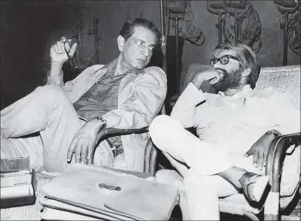  ?? PHOTOS COURTESY: MY ADVENTURES WITH SATYAJIT RAY / HARPERCOLL­INS ?? ▪ Satyajit Ray with his producer Suresh Jindal. (Jindal, an engineer who belonged to a business family of Punjab, was bitten by the cinema bug in the US.) They made Shatranj Ke Khilari in 1977.