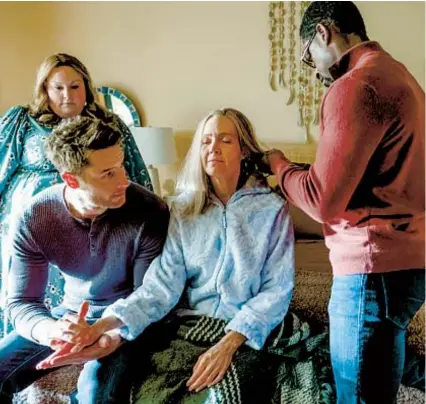  ?? RON BATZDORFF NBC ?? From left: Chrissy Metz, Justin Hartley, Mandy Moore and Sterling K. Brown star in the NBC drama “This Is Us.” The final episode of the series airs Tuesday.