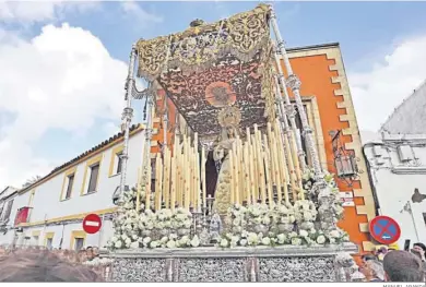  ?? MANUEL ARANDA ?? El palio de Madre de Dios del Patrocinio en la jornada del Sábado Santo.