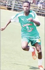  ?? (File pics) ?? (L pic) Young Buffaloes forward Njabulo Maziya. (Top) Nsingizini Hotspurs winger Thubelihe Mavuso.