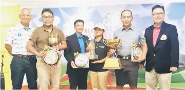  ??  ?? Aziz (second right), Eva (third right) and Azmi (second left) go on stage with KGS captain Henry Chuo (right), deputy captain Mazlan Mohamad Salleh (left) and lady’s captain Celine Foo.