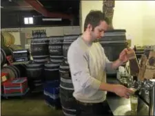  ?? PHOTOS BY DAVID FOSTER — THE TRENTONIAN ?? The Referend Bier Blendery founder and head blender James Priest pouring a draft beer at his tasting room in Hopewell.