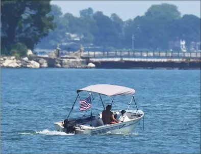  ?? Tyler Sizemore / Hearst Connecticu­t Media ?? The State Bond Commission on Friday approved $1.2 million for maintenanc­e dredging at Westcott Cove in Stamford.