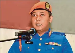  ?? FILE PIC ?? Johor Civil Defence Force director Colonel Kamal Mokhtar says vaccine hesitancy stems from people obtaining erroneous informatio­n on social media.