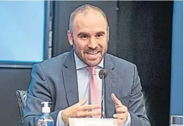  ?? FEDERICO LÓPEZ CLARO ?? CAMBIO. La volatilida­d del escenario internacio­nal tiñó de amarillo precoz el programa que Guzmán cerró con el FMI y que plasmó en la letra chica del acuerdo.