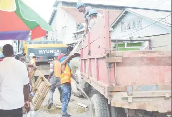  ??  ?? Waste materials being placed into a truck.