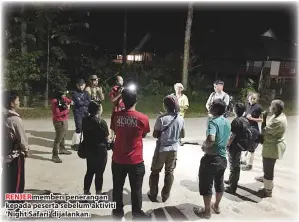  ??  ?? RENJER memberi penerangan kepada peserta sebelum aktiviti ‘Night Safari’ dijalankan.