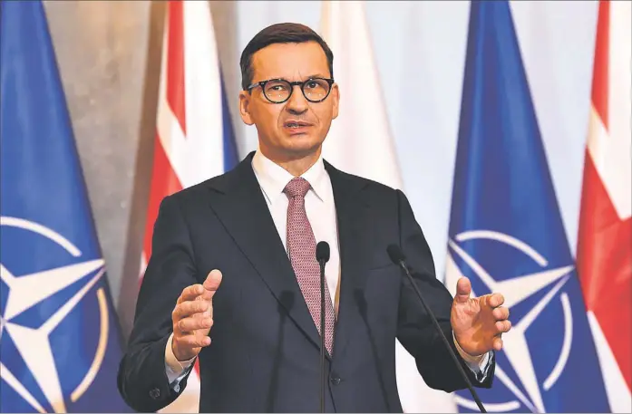  ?? DANIEL LEAL / GETTY ?? El primer ministro polaco, Mateusz Morawiecki, habla durante una rueda de prensa el pasado febrero en Varsovia, Polonia.