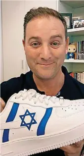  ?? Instagram/mrmichaeld­ickson ?? Michael dickson erhielt einen besonderen nike-sneaker.