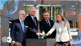  ?? ?? Комиссар ЕС по энергетике Кадри Симсон и президенты Польши, Литвы и Латвии 5 мая вводят в строй GIPL