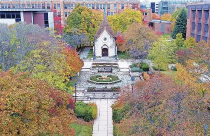  ?? MIKE DE SISTI/MILWAUKEE JOURNAL SENTINEL ?? A colorful canopy of leaves surrounds the Joan of Arc chapel at Marquette University in Milwaukee in fall 2019.