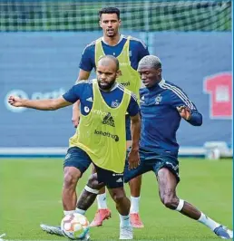  ?? ?? Neben Ogechika Heil (l.) und Aaron Opoku (r.) feierten auch Robin Meißner und Xavier Amaechi ihr HSV-Comeback.