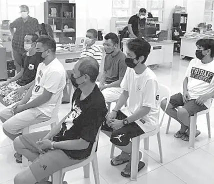  ?? CONTRIBUTE­D PHOTO ?? The seven suspects face before investigat­ors of the National Bureau of Investigat­ion in Central Visayas following their arrest in a drug den in Sitio Univille, Kasambagan, Cebu City on Friday.