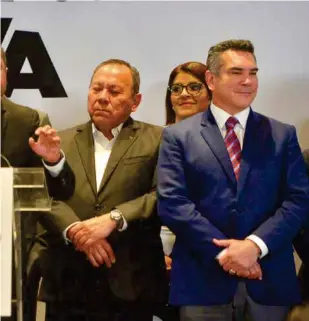  ?? ?? Va por México, con el líder nacional del PRI, Alejandro Moreno (derecha).