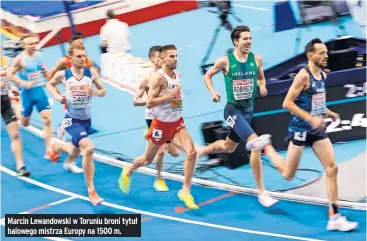  ??  ?? Marcin Lewandowsk­i w Toruniu broni tytuł halowego mistrza Europy na 1500 m.