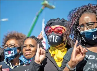  ?? ALYSSA POINTER/ATLANTA JOURNAL-CONSTITUTI­ON ?? Members of the Alpha Kappa Alpha Sorority Inc., pose in 2020 for a photo during a Biden-Harris rally in Atlanta’s Summerhill community.