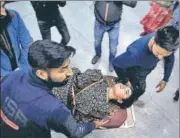  ?? WASEEM ANDRABI / HT PHOTO ?? An injured woman being carried for treatment at a hospital in Srinagar on Monday.