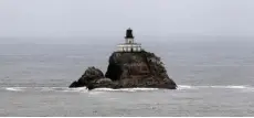  ?? Rick Bowmer, Associated Press file ?? The Tillamook Head Lighthouse, off the northwest coast of Oregon, is for sale for $ 6.5 million.