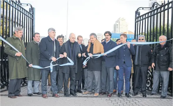  ?? Ricardo pristupluk ?? Buryaile, Rodríguez Larreta, Curutchet, Etcheveher­e, Sarquis y Santilli, ayer, en el corte de cintas en Palermo