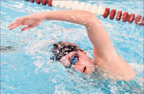  ?? Peter Hvizdak / Hearst Connecticu­t Media ?? North Haven’s Maddie Bergin swims the freestyle during a meet in 2019.