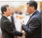  ??  ?? 黃家定（左）與馬興瑞會面，商討深化馬來西亞與深­圳的貿易往來。