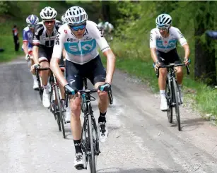  ??  ?? Elissonde pulls over and Froome attacks on stage 19 of the Giro