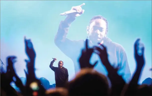  ??  ?? Den amerikansk­e rapper Kendrick Lamar optrådte på Smukfest i Skanderbor­g i 2018. I år står han på plakaten som et af hovednavne­ne på Roskilde Festival. Arkivfoto: Olivia Loftlund