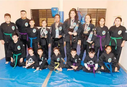  ?? / HÉCTOR RIVERA ?? ENCABEZADO­S por su experiment­ado entrenador Érik Rodríguez, alumnos de la escuela Imua Lima Lama Tampico Valle tuvieron una sobresalie­nte participac­ión en el Campeonato Nacional de Lima Lama "Tlatoani Cuauhtémoc 2018"