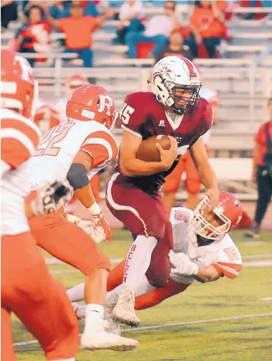  ?? KENN RODRIGUEZ/VALENCIA COUNTY NEWS BULLETIN ?? Belen running back Diego Casillas has rushed for almost 2,500 yards this season and more than 10 yards a carry for the unbeaten Eagles. Belen visits Artesia on Saturday with the Class 5A state title at stake.