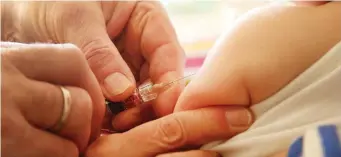  ?? GETTY IMAGES FILES ?? A children’s doctor injects an infant with a vaccine against measles, rubella, mumps and chickenpox.