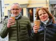  ??  ?? Karl‰Heinz und Gisela Haugg aus Großai‰ tingen besuchen Augsburg weiterhin.