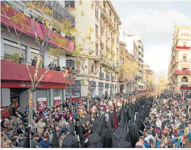  ?? ANTONIO PIZARRO ?? Nazarenos de San Bernardo en la Campana.