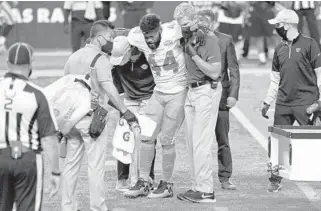  ?? DAVID BECKER/AP ?? Dolphins outside linebacker Elandon Roberts suffered a serious right knee injury in Miami’s win over the Raiders.