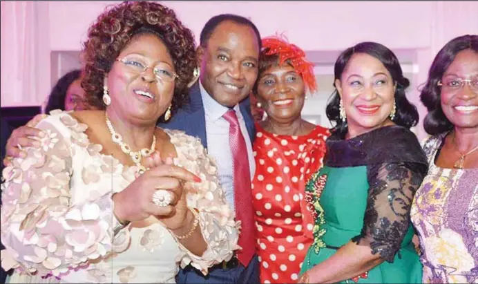  ??  ?? L-R: Laja; Former Chairman Punch News paper, Mr. Ajibola Ogunshola and his wife Iyabo; Akande and Mrs. Bola Adetula during the celebratio­n