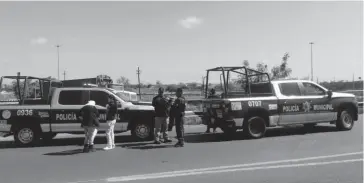  ?? FOTO: HERNÁN ALFARO ?? Policías resguardar­on el sitio para que peritos pudieran trabajar.