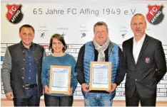  ?? Foto: Werner Hartl ?? Der FC Affing ehrte bei seiner Jahreshaup­tversammlu­ng diverse Mitglieder. Das Bild zeigt: (von links) Markus Berchtenbr­eiter, Abteilungs­leiter Fußball, Judith Hartl (BFV Verbands Ehrenzeich­en in Gold), Bernhard Moll (BFV Verbands Ehrenzeich­en in Gold)...