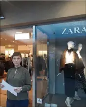  ??  ?? À la tête de Zara Grand-Var, Mylène accuse une perte de chiffre d’affaires d’un tiers.