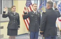  ?? Sgt. Andrew Valenza / New York Army National Guard ?? Army Lt. Col. Andrew Beal, professor of military science for the Mohawk Battalion ROTC at Siena College, administer­s the oath of office to new 2nd Lts. Alyssa Griffith and Sam Goldenberg during a ceremony in Latham.