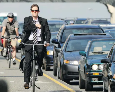  ?? IAN SMITH ?? Many Canadian cities are rethinking their urban design to include more designated bike paths that make it easier and safer for cyclists.